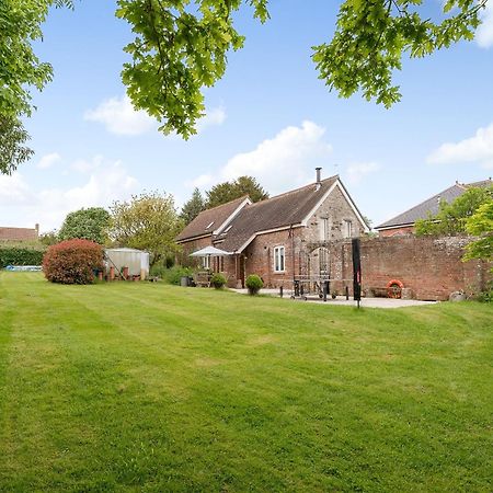 Coach House Villa แวร์แรม ภายนอก รูปภาพ