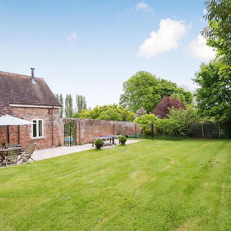 Coach House Villa แวร์แรม ภายนอก รูปภาพ