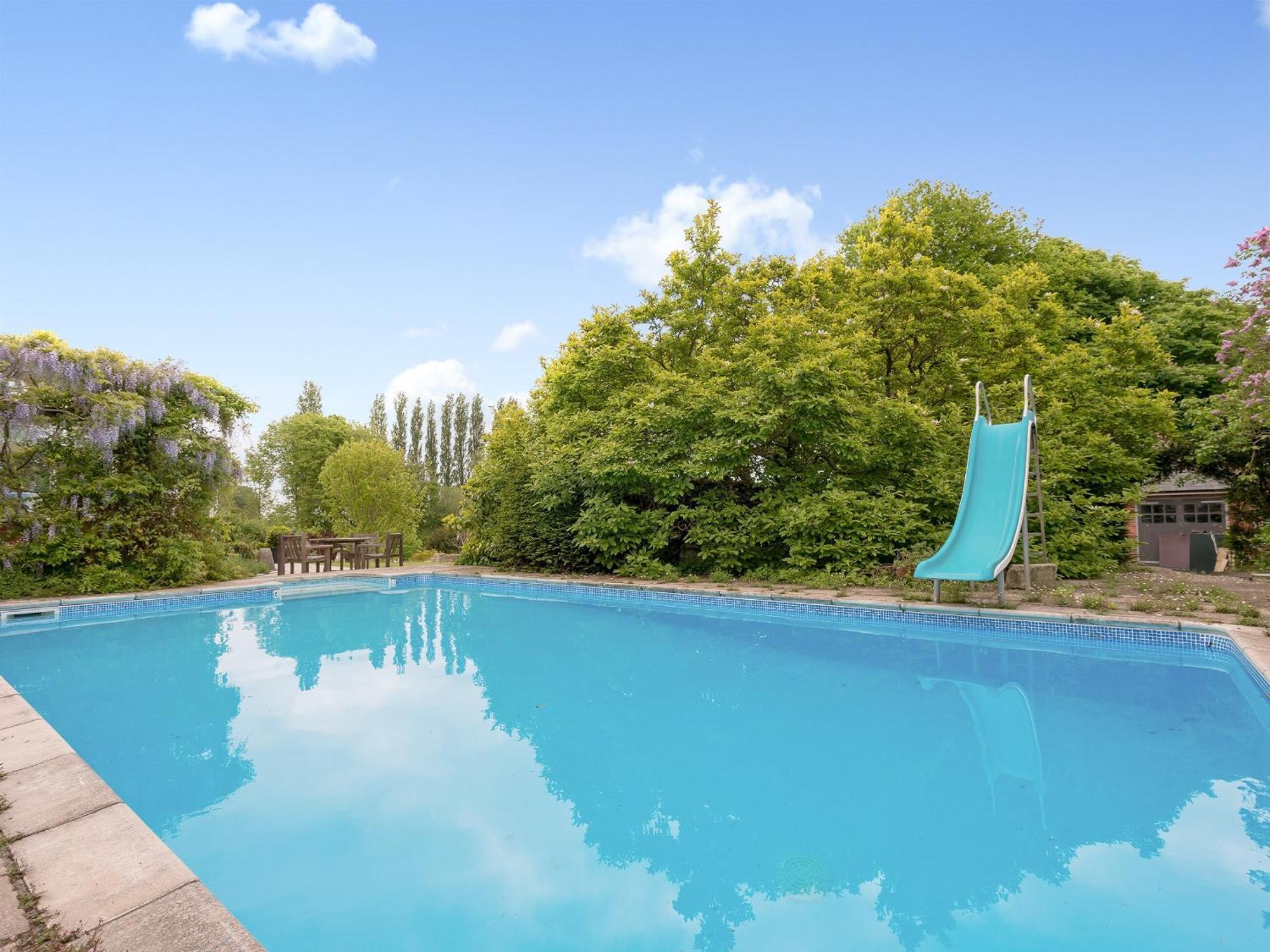 Coach House Villa แวร์แรม ภายนอก รูปภาพ