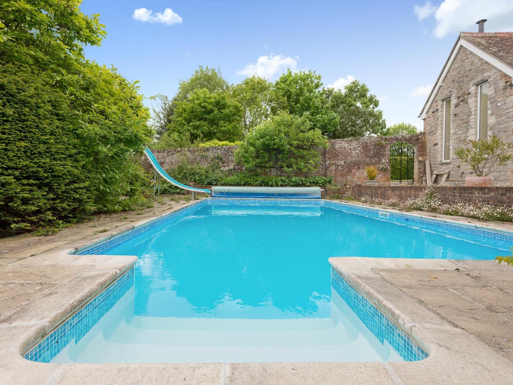 Coach House Villa แวร์แรม ภายนอก รูปภาพ